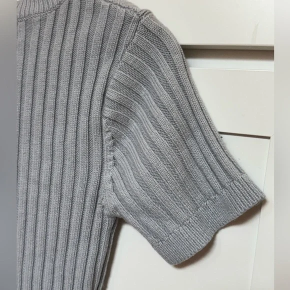 Two-Tone Ribbed Knit Short Sleeve Boutique Sweater - Picture 12 of 12